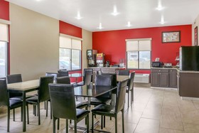 Econo Lodge Shorewood