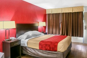 Econo Lodge Shorewood