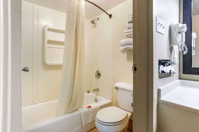 Econo Lodge Shorewood
