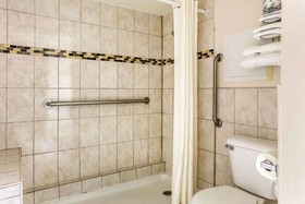 Econo Lodge Shorewood