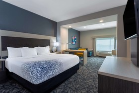 La Quinta Inn & Suites by Wyndham Shorewood