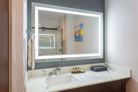 La Quinta Inn & Suites by Wyndham Shorewood