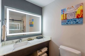 La Quinta Inn & Suites by Wyndham Shorewood