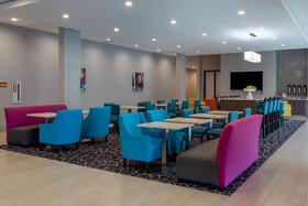 La Quinta Inn & Suites by Wyndham Shorewood