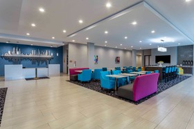 La Quinta Inn & Suites by Wyndham Shorewood
