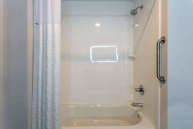 La Quinta Inn & Suites by Wyndham Shorewood