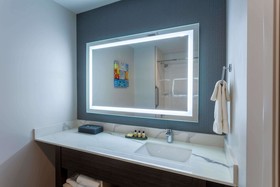 La Quinta Inn & Suites by Wyndham Shorewood