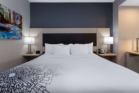 La Quinta Inn & Suites by Wyndham Shorewood