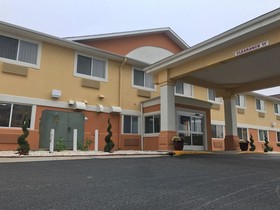 Quality Inn & Suites Springfield Southwest Near I-72