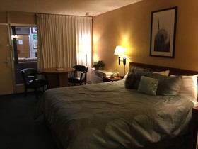 Route 66 Hotel And Conference Center