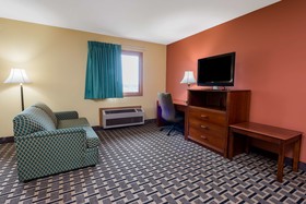 Super 8 by Wyndham Staunton