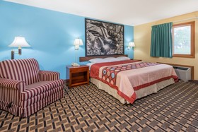 Super 8 by Wyndham Staunton