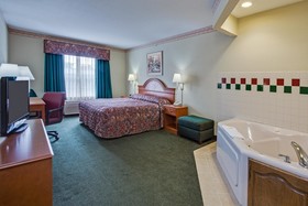 Country Inn & Suites by Radisson, Stockton, IL