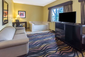 Rock Island Inn & Suites