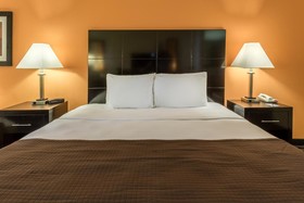 Rock Island Inn & Suites