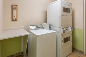 Rock Island Inn & Suites