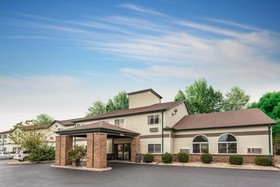 Rock Island Inn & Suites