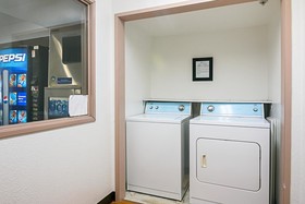 Motel 6 Sycamore