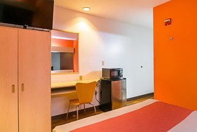 Motel 6 Sycamore