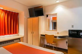 Motel 6 Sycamore