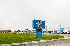 Motel 6 Sycamore