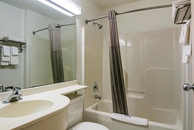 Motel 6 Sycamore