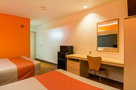 Motel 6 Sycamore