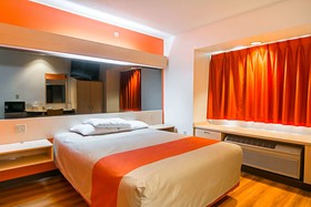 Motel 6 Sycamore