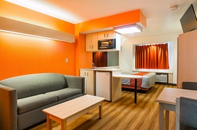 Motel 6 Sycamore