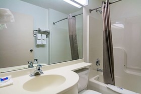 Motel 6 Sycamore