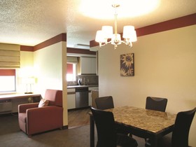 La Quinta Inn & Suites by Wyndham Chicago Tinley Park