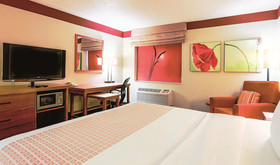 La Quinta Inn & Suites by Wyndham Chicago Tinley Park