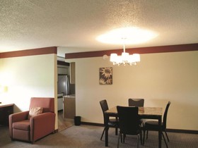La Quinta Inn & Suites by Wyndham Chicago Tinley Park