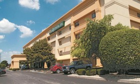 La Quinta Inn & Suites by Wyndham Chicago Tinley Park