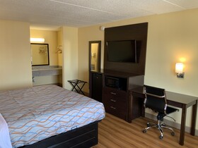 Days Inn by Wyndham Troy IL