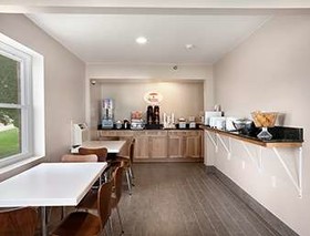 Super 8 by Wyndham Tuscola