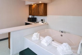 Quality Inn & Suites Vandalia Near I-70 And Hwy 51