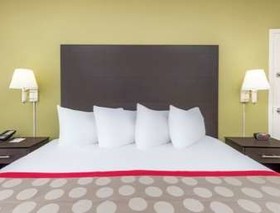 Ramada by Wyndham Vandalia