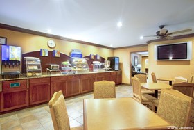 Holiday Inn Express Chicago NW - Vernon Hills