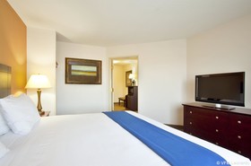 Holiday Inn Express Chicago NW - Vernon Hills
