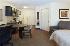 Sonesta Simply Suites Chicago Naperville