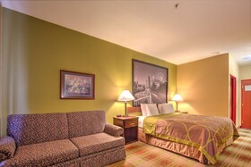 Super 8 by Wyndham Waterloo