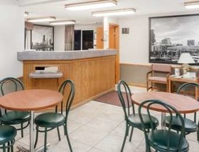 Super 8 by Wyndham Watseka