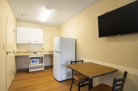 HomeTowne Studios Chicago - Waukegan