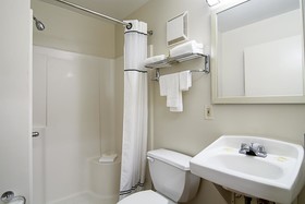 HomeTowne Studios Chicago - Waukegan