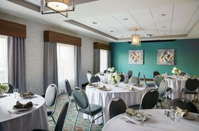 Hampton Inn & Suites Chicago Waukegan