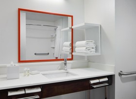 Hampton Inn & Suites Chicago Waukegan