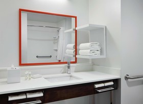 Hampton Inn & Suites Chicago Waukegan