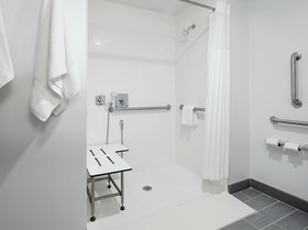 Hampton Inn & Suites Chicago Waukegan