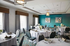 Hampton Inn & Suites Chicago Waukegan